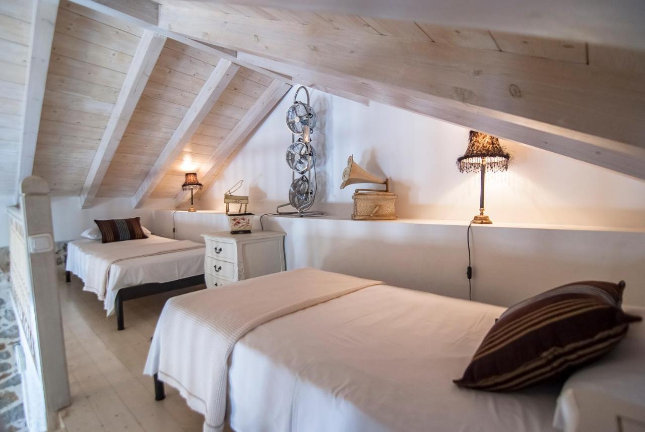 Portadelmare Deluxe Suites Идра Экстерьер фото