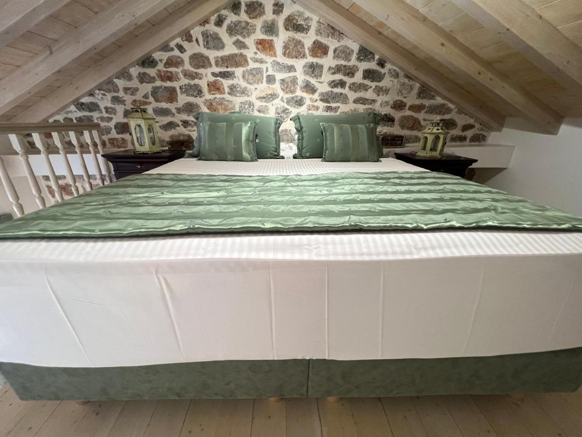 Portadelmare Deluxe Suites Идра Экстерьер фото