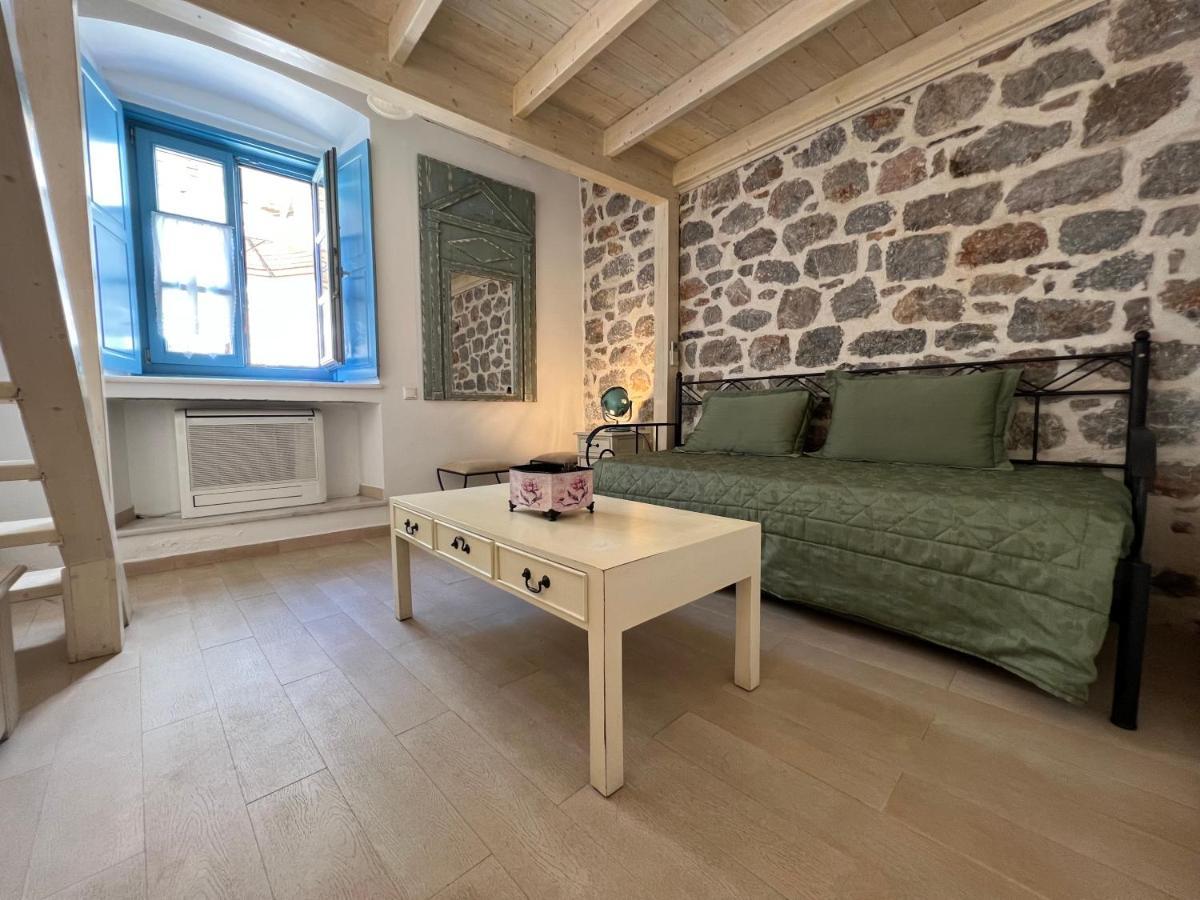 Portadelmare Deluxe Suites Идра Экстерьер фото