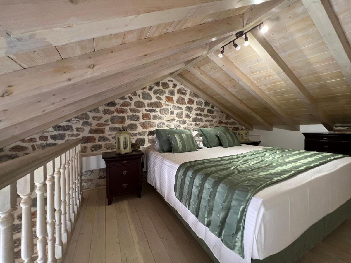 Portadelmare Deluxe Suites Идра Экстерьер фото
